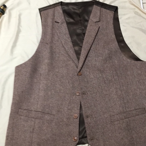 Vest - Picture 1 of 2